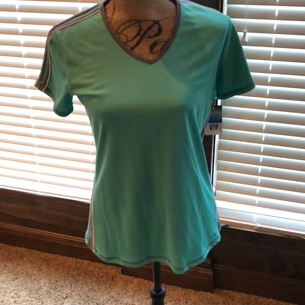 SB Active V Neck Top Size MT